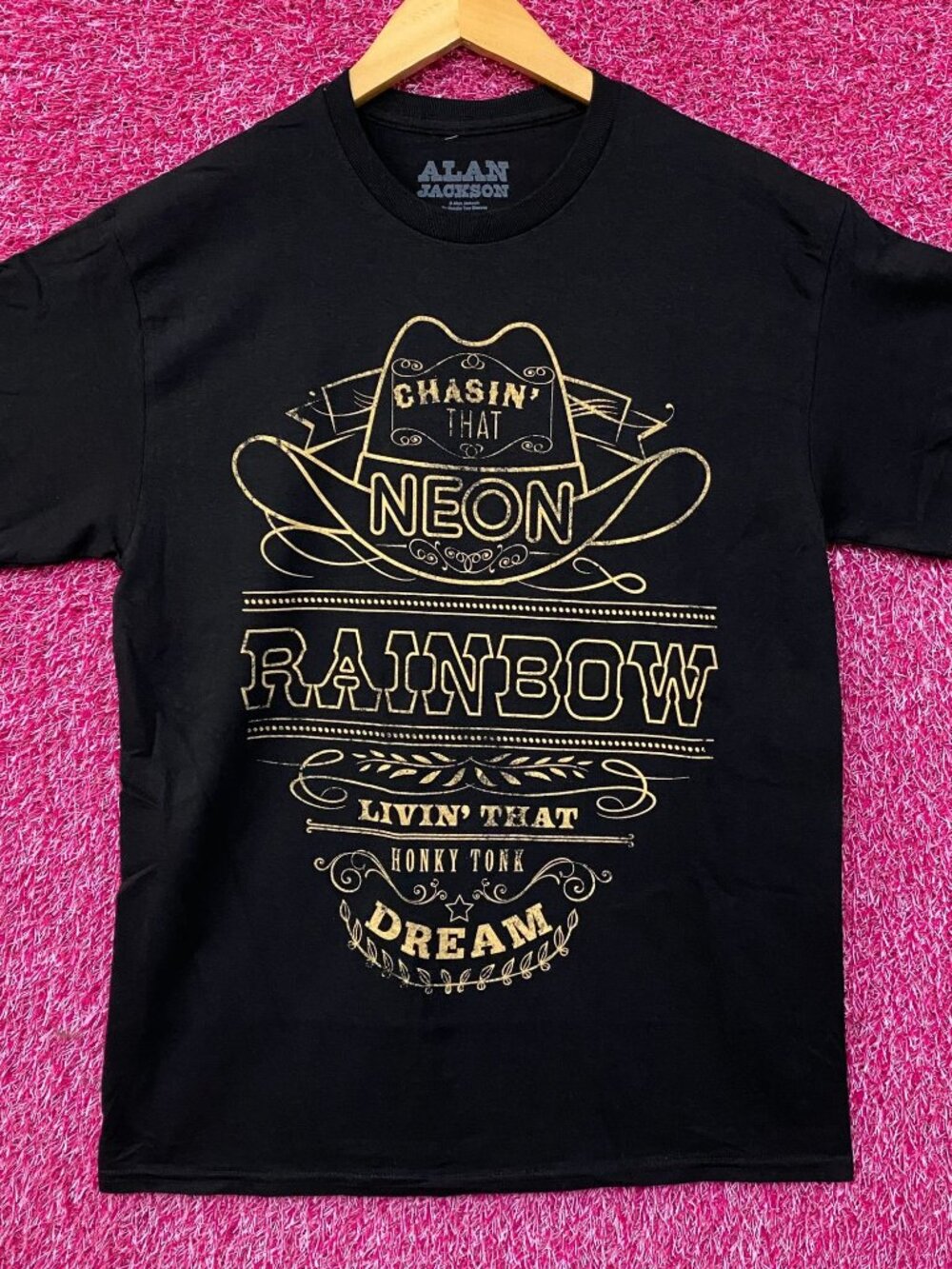 Alan Jackson Chasin That Neon Rainbow Graphic T-Shirt Medium